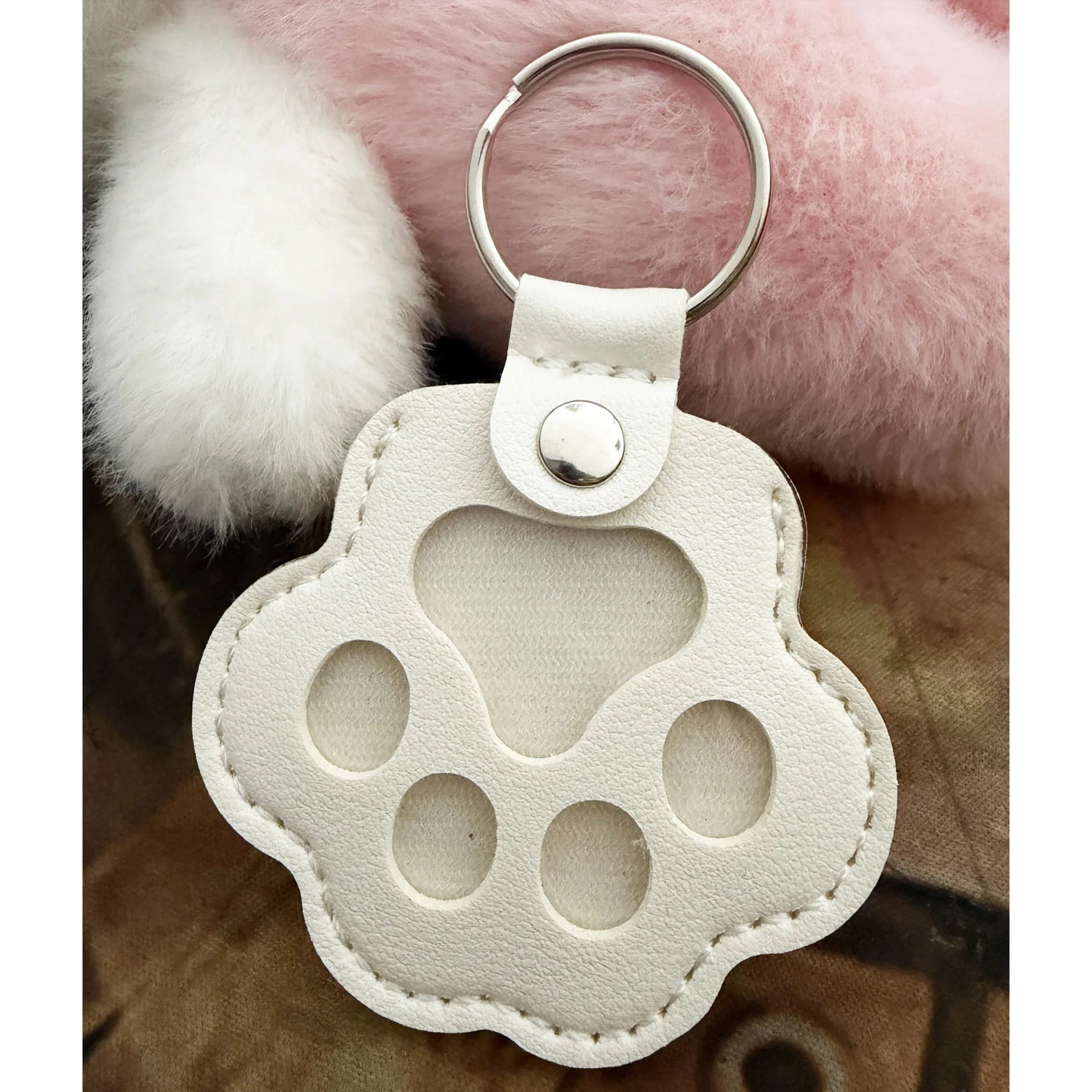 Dog Hair Collector Keychain Leather Pet Memorial Keepsake for Dogs and Cats, Fur Storage Pendant Charm Gift Keychain