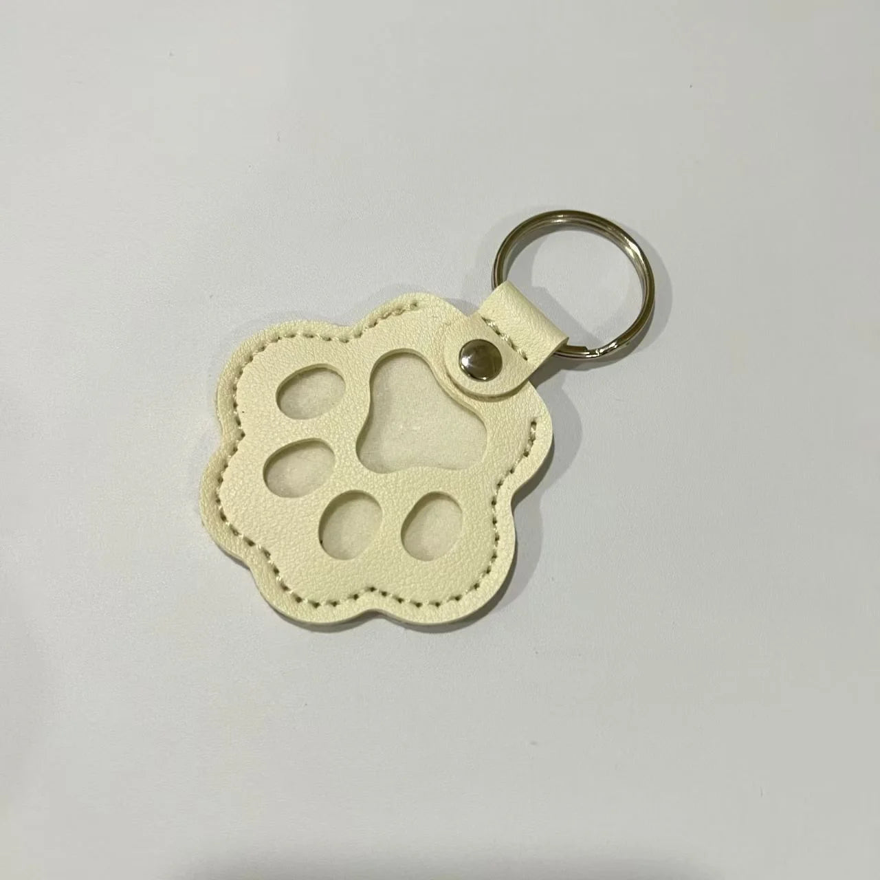 Dog Hair Collector Keychain Leather Pet Memorial Keepsake for Dogs and Cats, Fur Storage Pendant Charm Gift Keychain